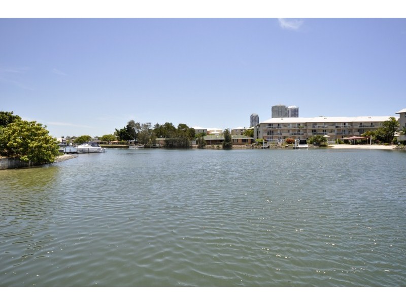 2/48 Vaggelas Crescent, Biggera Waters QLD 4216