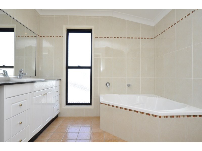 2/48 Vaggelas Crescent, Biggera Waters QLD 4216