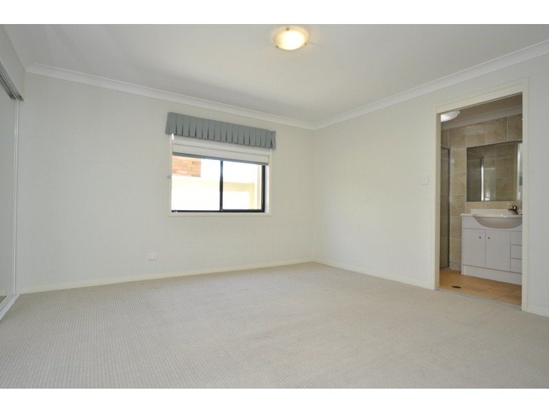 2/48 Vaggelas Crescent, Biggera Waters QLD 4216