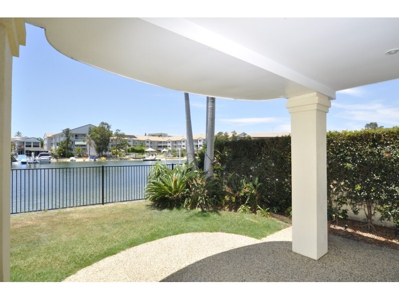 2/48 Vaggelas Crescent, Biggera Waters QLD 4216