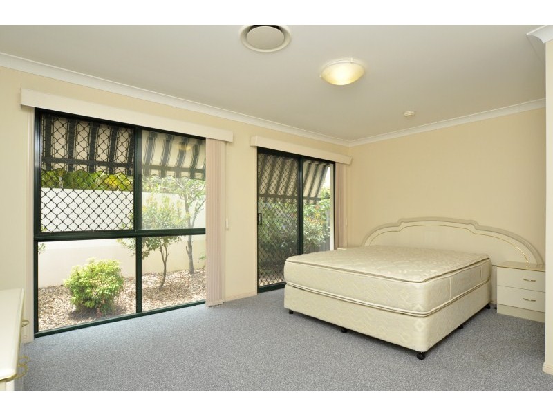 2/133 Bayview Street, Runaway Bay QLD 4216