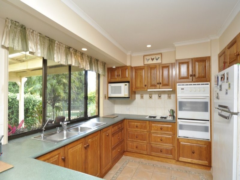 51 Matthew Flinders Drive, Paradise Point QLD 4216