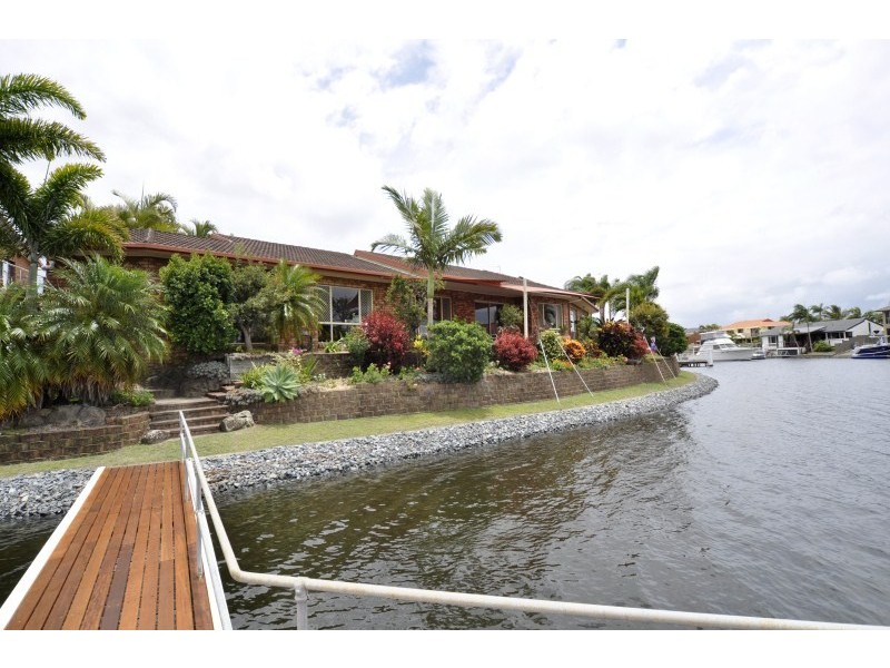 19 Erave Avenue, Runaway Bay QLD 4216