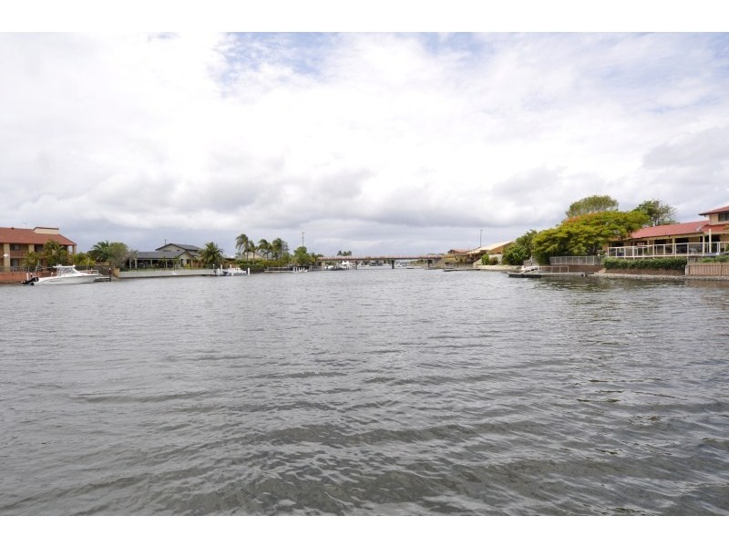 19 Erave Avenue, Runaway Bay QLD 4216