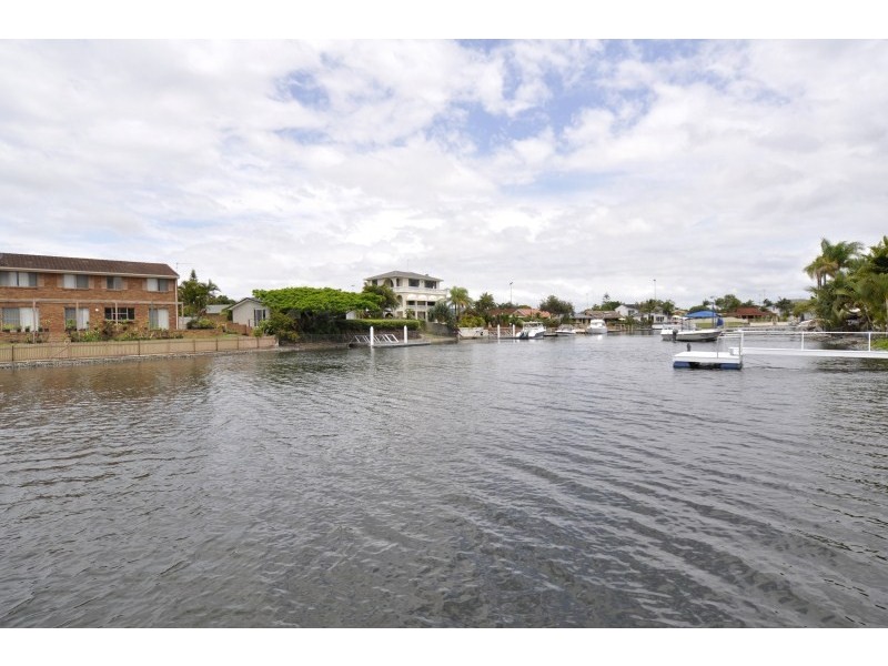 19 Erave Avenue, Runaway Bay QLD 4216