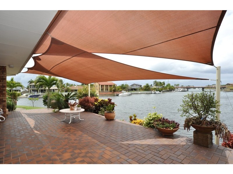 19 Erave Avenue, Runaway Bay QLD 4216