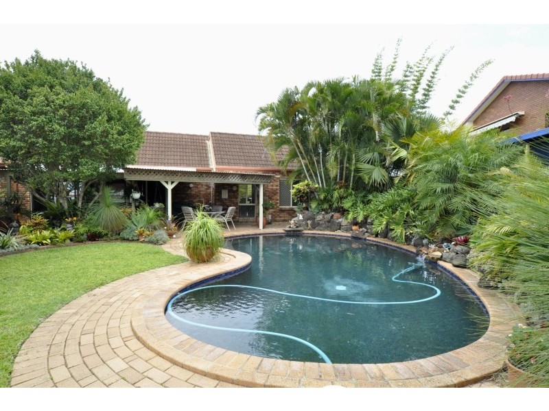 19 Erave Avenue, Runaway Bay QLD 4216