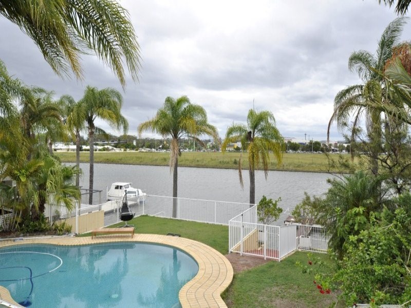19 Longboat Place, Biggera Waters QLD 4216