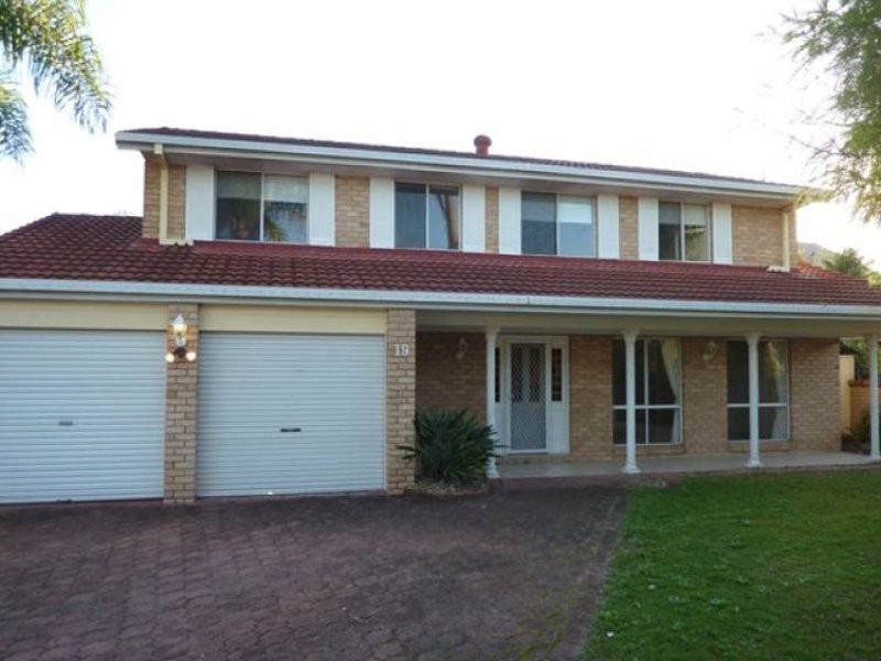19 Longboat Place, Biggera Waters QLD 4216