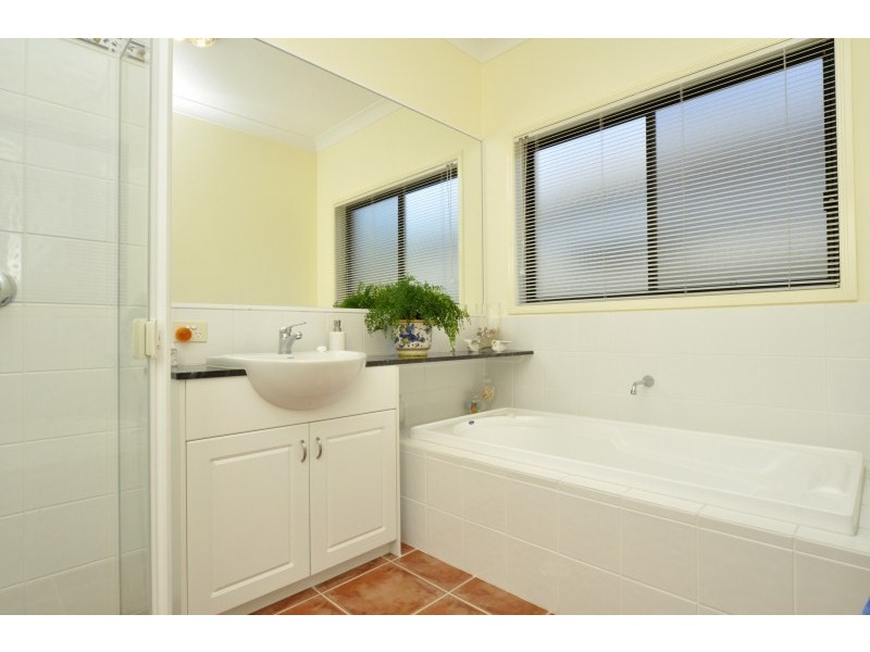 16 Costa Del Sol Avenue, Coombabah QLD 4216