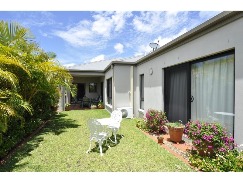 16 Costa Del Sol Avenue, Coombabah QLD 4216