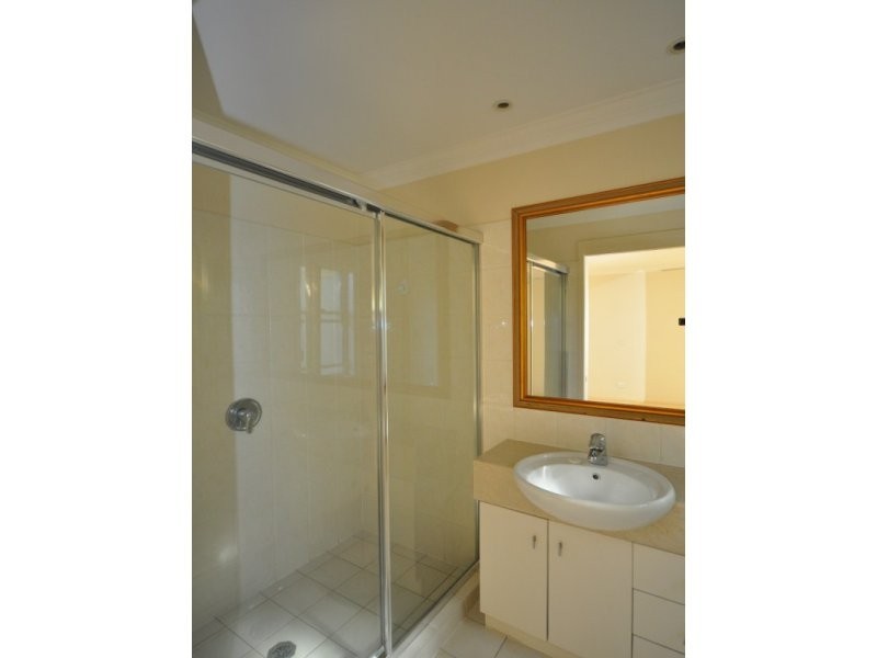 2/433 Brisbane Road, Coombabah QLD 4216