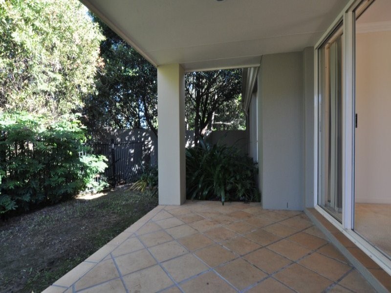 2/433 Brisbane Road, Coombabah QLD 4216