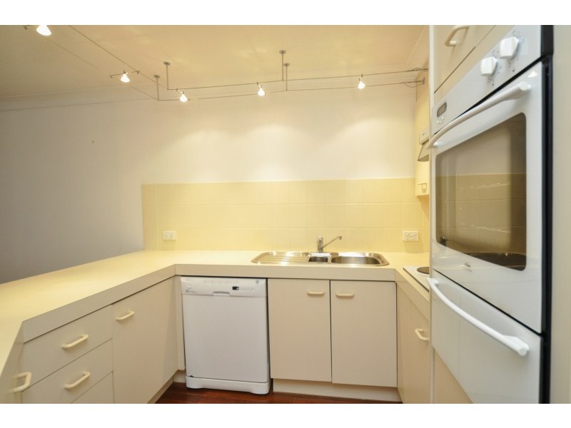 7/37 Bayview Street, Runaway Bay QLD 4216