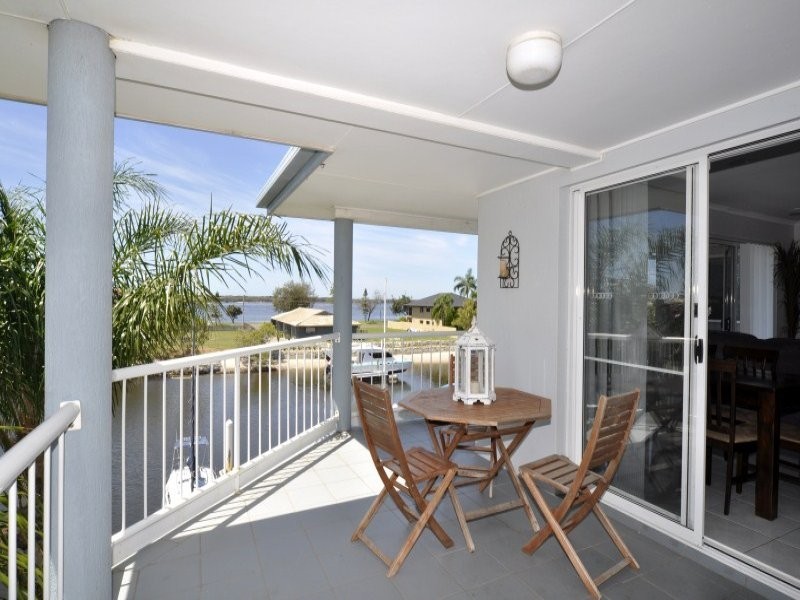 7/17 Canal Avenue, Runaway Bay QLD 4216