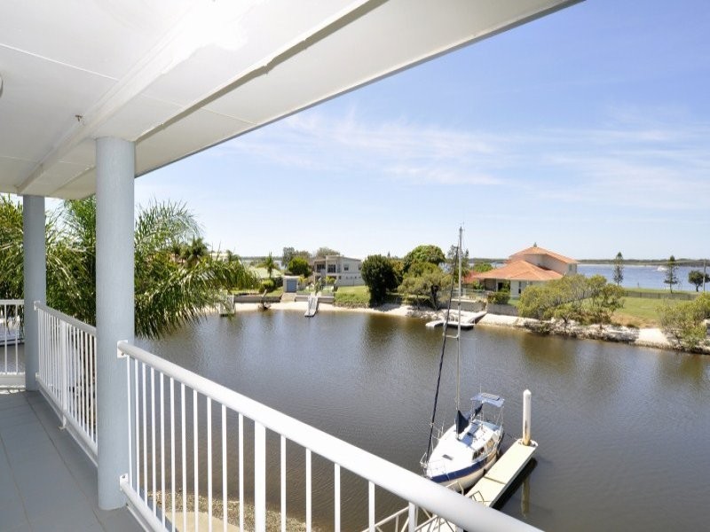 7/17 Canal Avenue, Runaway Bay QLD 4216