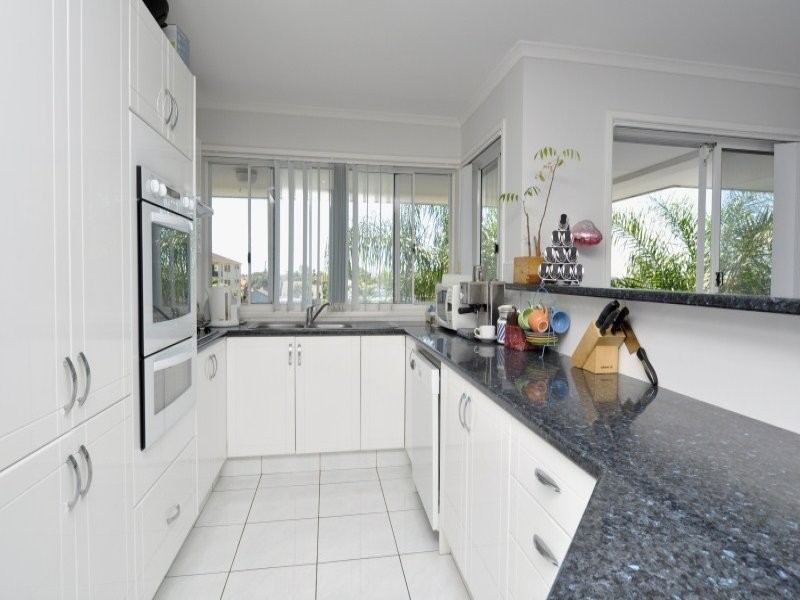 7/17 Canal Avenue, Runaway Bay QLD 4216