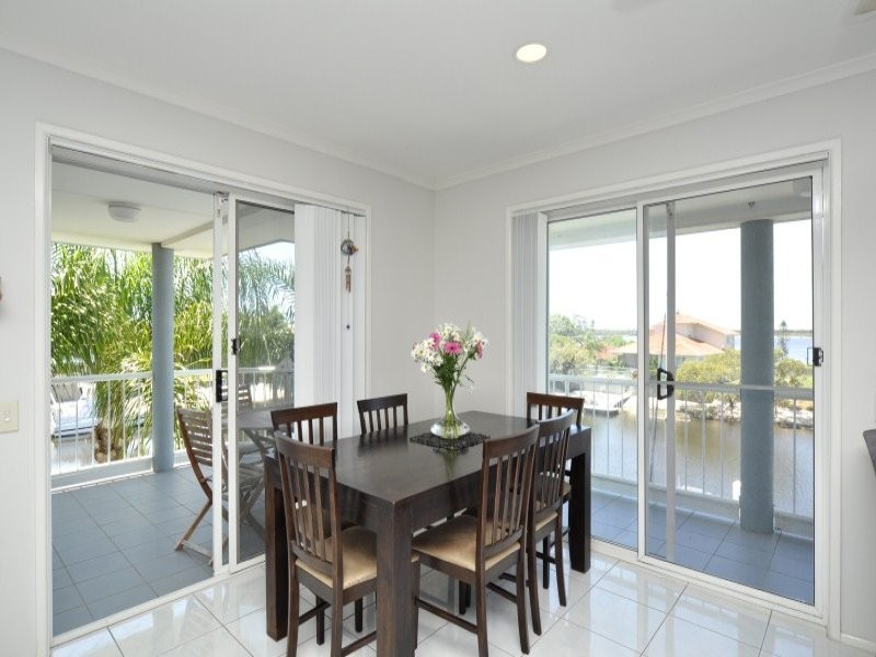 7/17 Canal Avenue, Runaway Bay QLD 4216