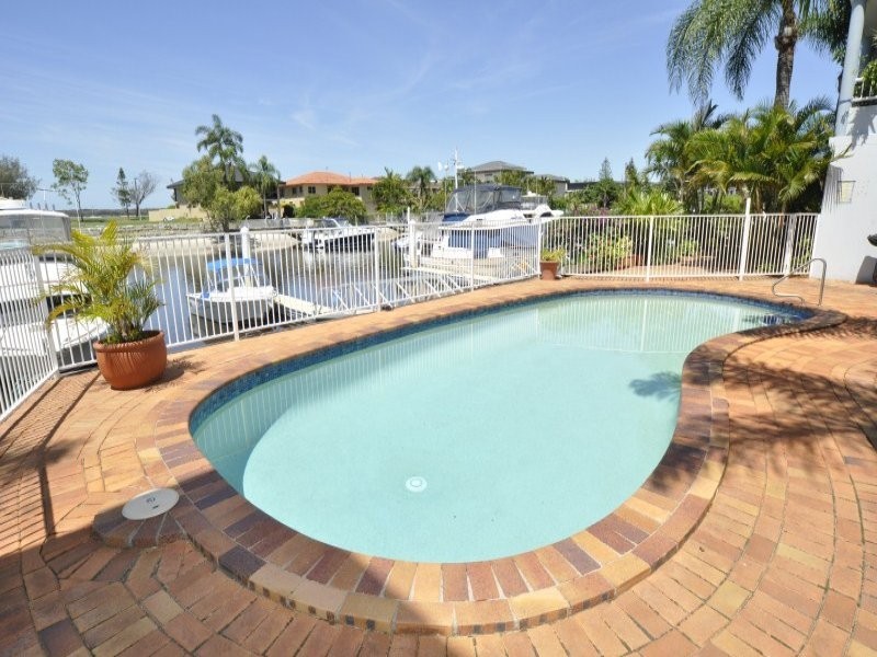 7/17 Canal Avenue, Runaway Bay QLD 4216