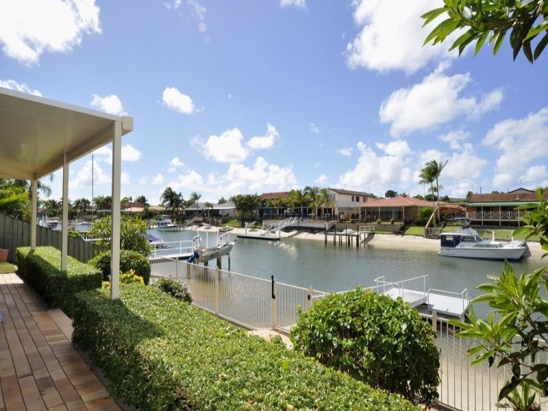 5 Seaspray Street, Paradise Point QLD 4216