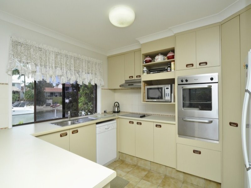 5 Seaspray Street, Paradise Point QLD 4216