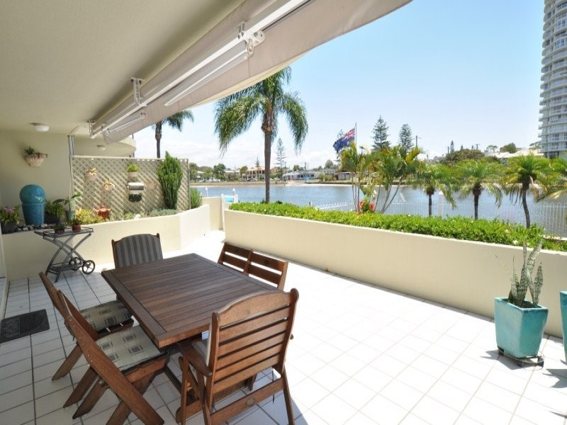 3/3 Vernia Place, Biggera Waters QLD 4216