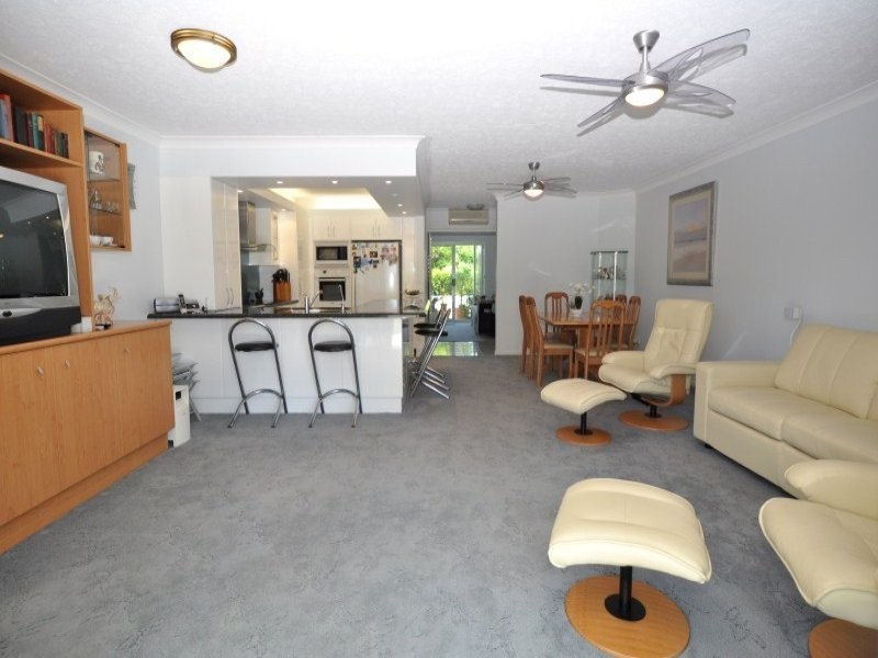 3/3 Vernia Place, Biggera Waters QLD 4216