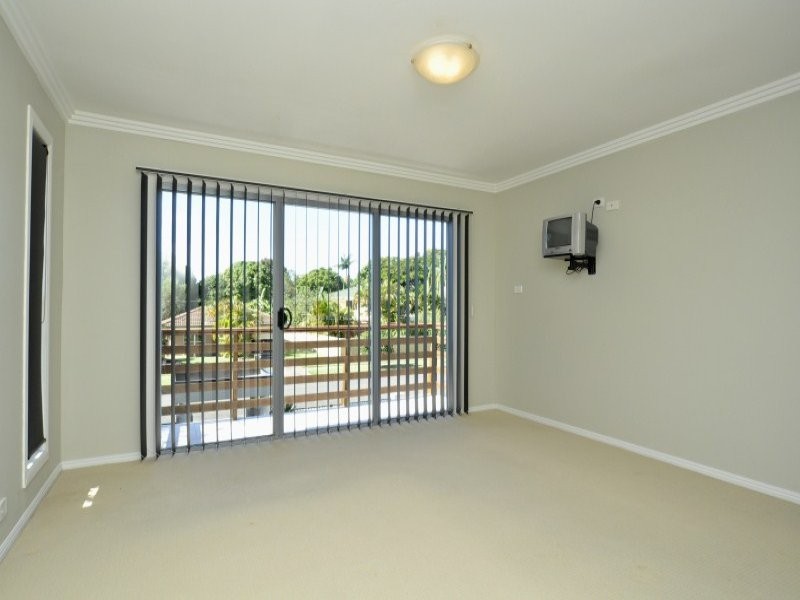 16 Deagon Drive, Runaway Bay QLD 4216