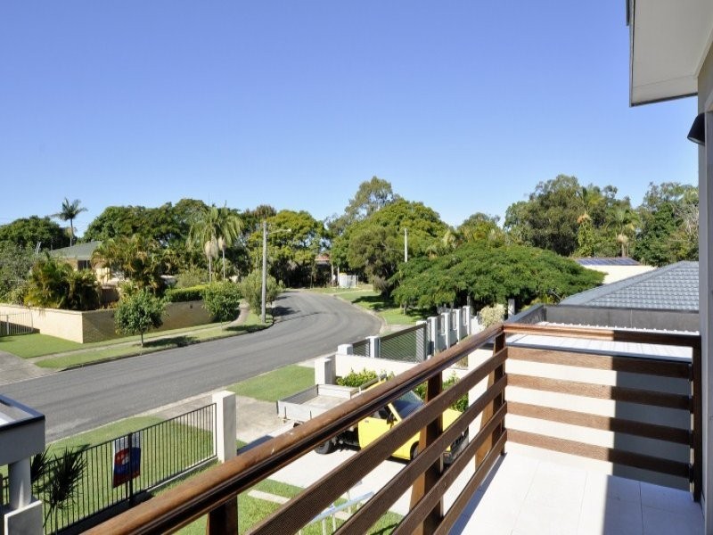 16 Deagon Drive, Runaway Bay QLD 4216