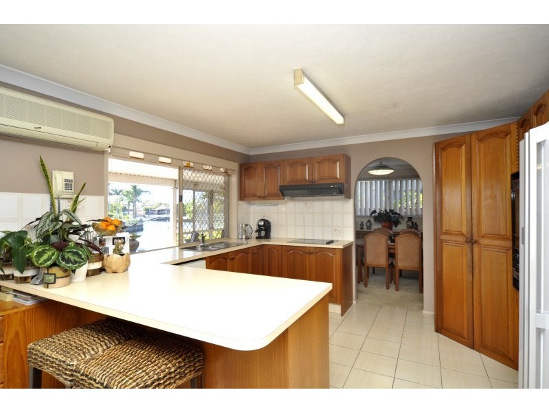 42 Cockleshell Court, Runaway Bay QLD 4216