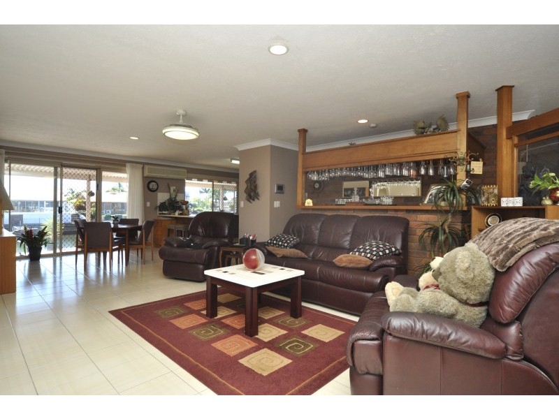 42 Cockleshell Court, Runaway Bay QLD 4216