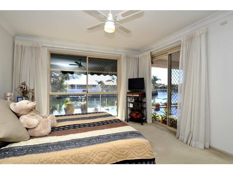 42 Cockleshell Court, Runaway Bay QLD 4216