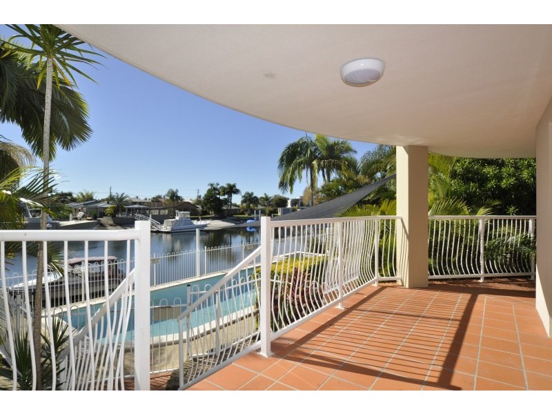 1/20 Canal Avenue, Runaway Bay QLD 4216