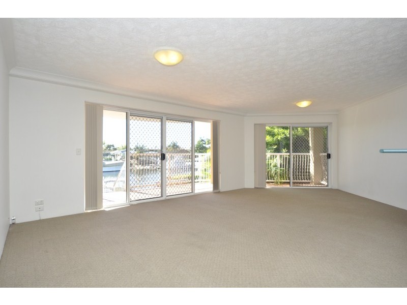 1/20 Canal Avenue, Runaway Bay QLD 4216