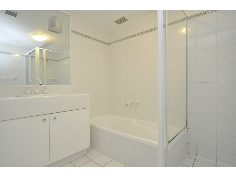 1/20 Canal Avenue, Runaway Bay QLD 4216
