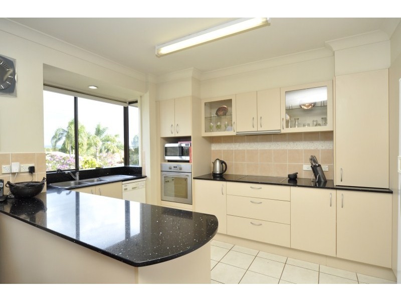 8 Third Avenue, Labrador QLD 4215
