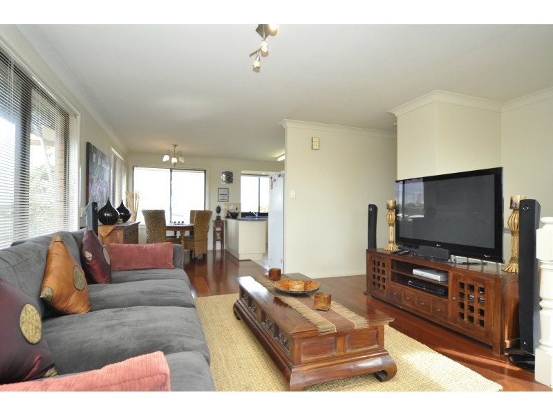 8 Third Avenue, Labrador QLD 4215