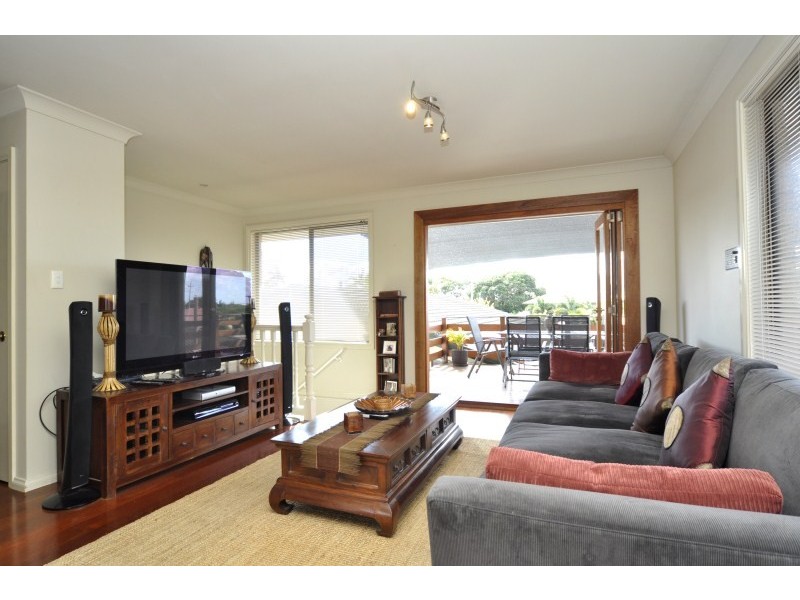 8 Third Avenue, Labrador QLD 4215