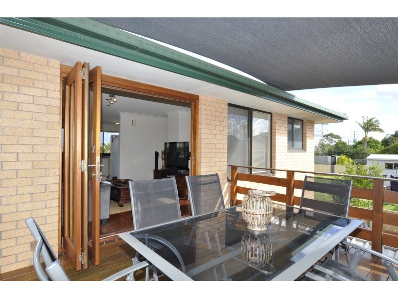 8 Third Avenue, Labrador QLD 4215