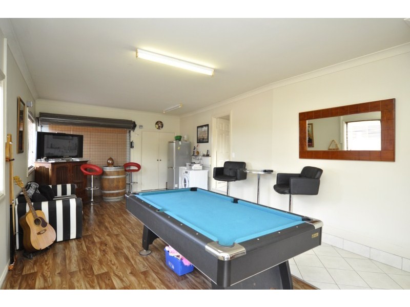 8 Third Avenue, Labrador QLD 4215