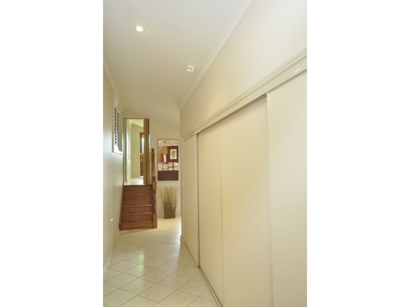 8 Third Avenue, Labrador QLD 4215