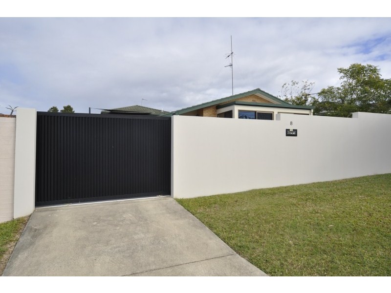 8 Third Avenue, Labrador QLD 4215