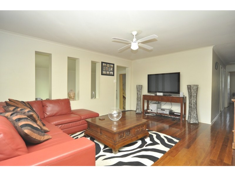 8 Third Avenue, Labrador QLD 4215