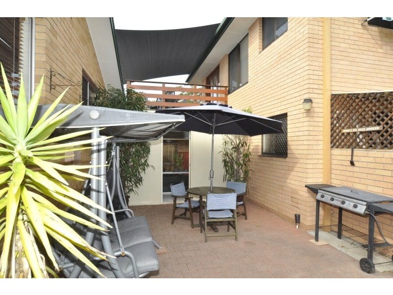 8 Third Avenue, Labrador QLD 4215