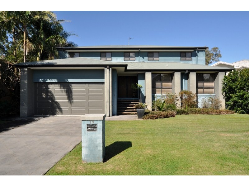 19 Dunnes Avenue, Hope Island QLD 4212