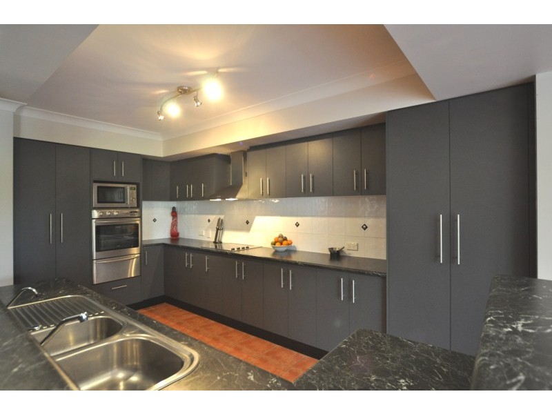 19 Dunnes Avenue, Hope Island QLD 4212
