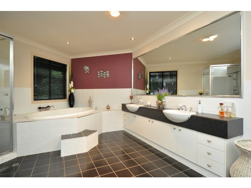 19 Dunnes Avenue, Hope Island QLD 4212