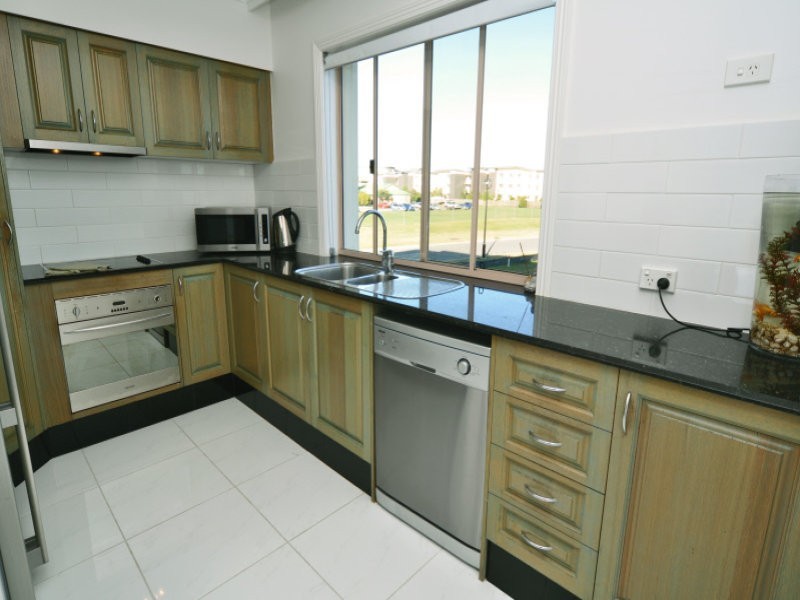 2/14 Pendraat Parade, Hope Island QLD 4212