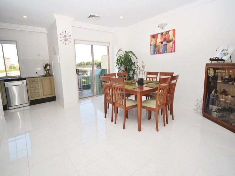 2/14 Pendraat Parade, Hope Island QLD 4212