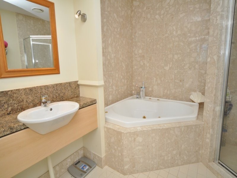 2/14 Pendraat Parade, Hope Island QLD 4212